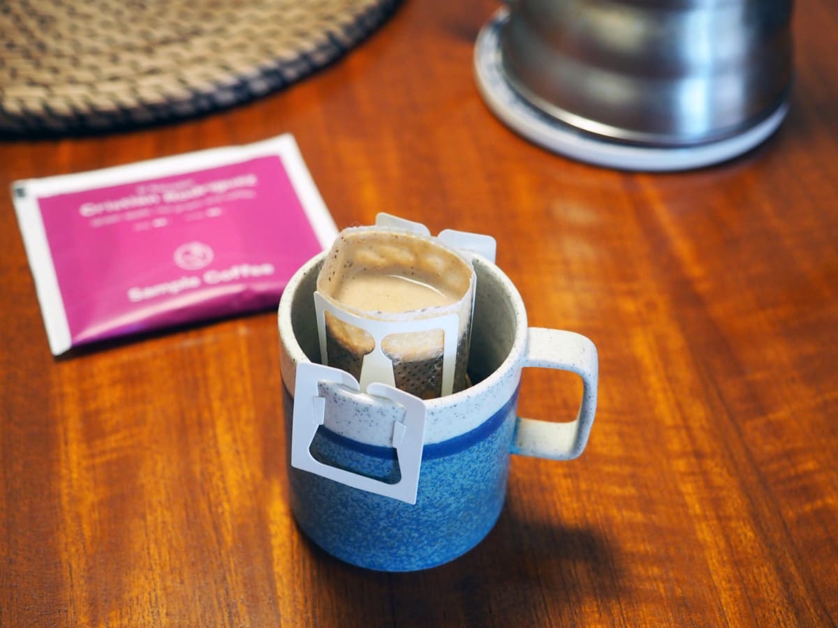 A single cup steeped or drip bag