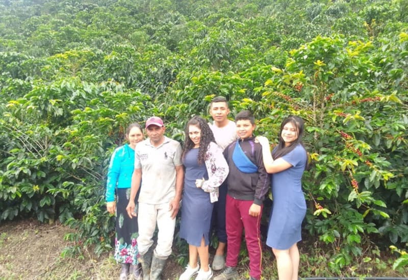 Edgar Sosa, Flor Alba Rojas and their family.